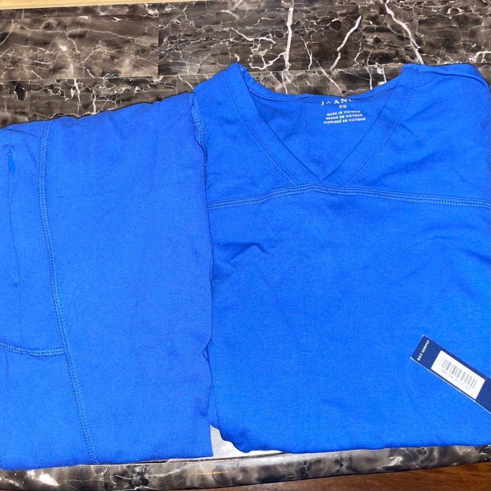 Jaanuu scrub set